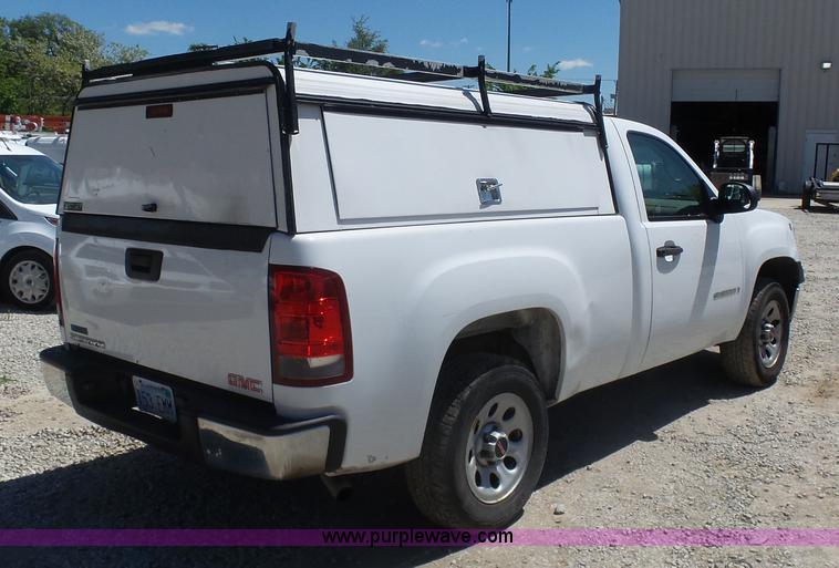 image for item L7035 2008 GMC Sierra 1500 pickup truck