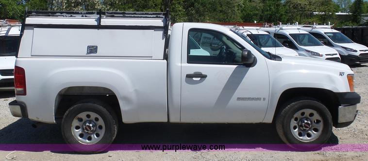 image for item L7035 2008 GMC Sierra 1500 pickup truck