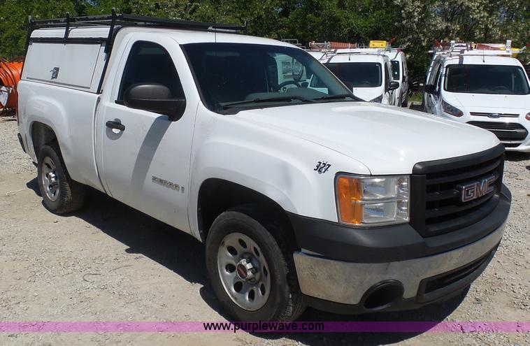 image for item L7035 2008 GMC Sierra 1500 pickup truck