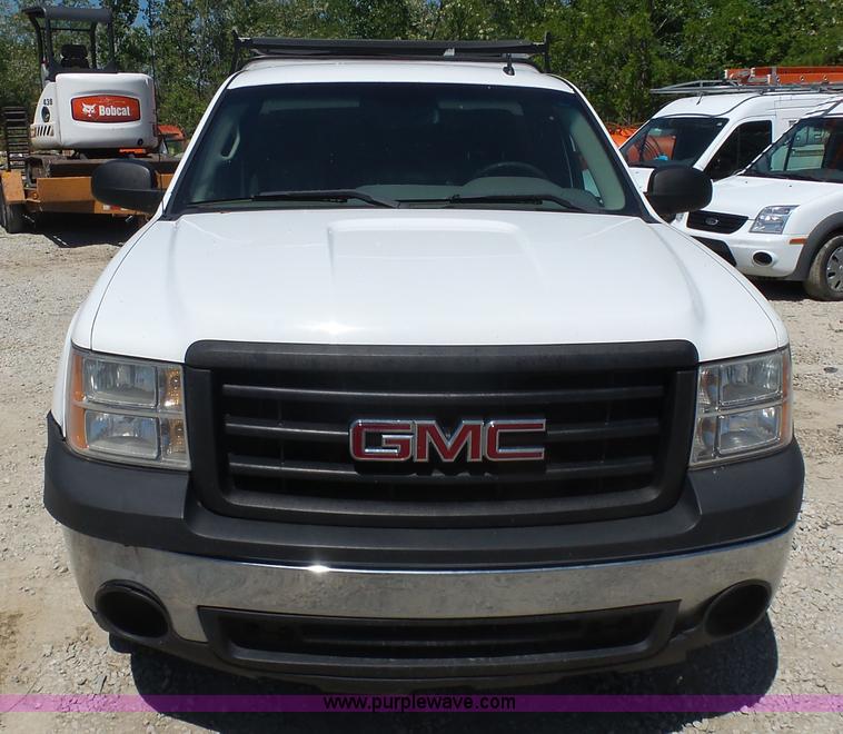 image for item L7035 2008 GMC Sierra 1500 pickup truck
