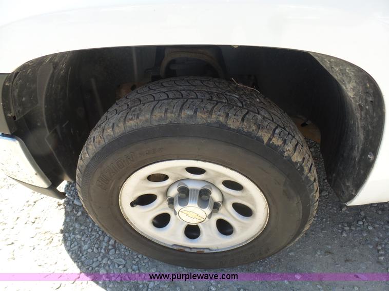 image for item L7035 2008 GMC Sierra 1500 pickup truck