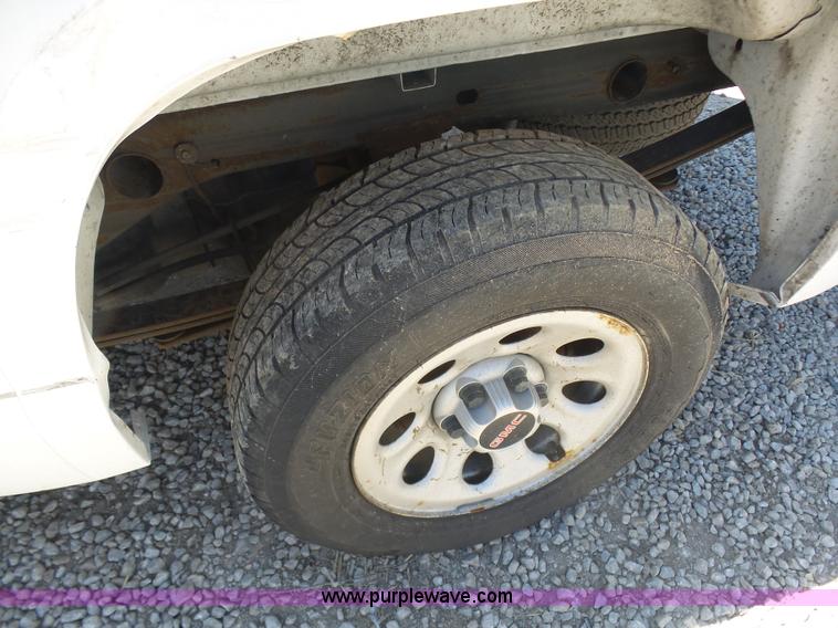 image for item L7035 2008 GMC Sierra 1500 pickup truck