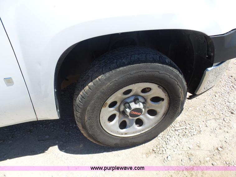 image for item L7035 2008 GMC Sierra 1500 pickup truck