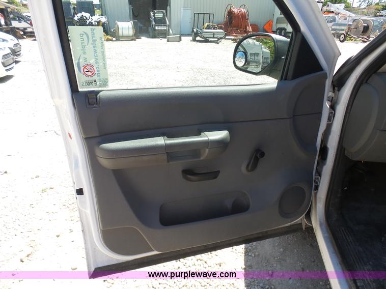 image for item L7035 2008 GMC Sierra 1500 pickup truck