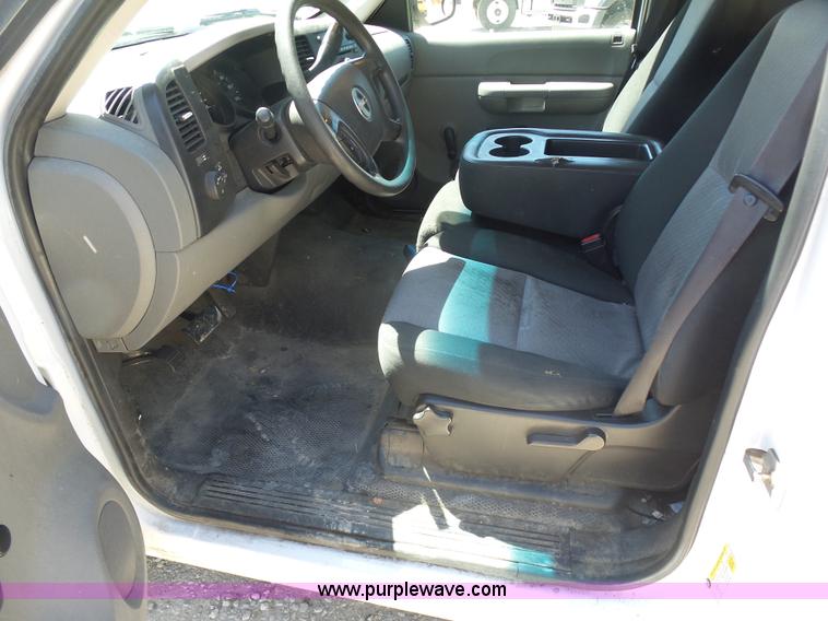 image for item L7035 2008 GMC Sierra 1500 pickup truck