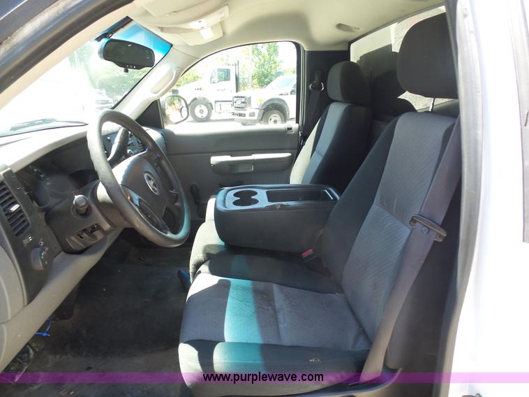 image for item L7035 2008 GMC Sierra 1500 pickup truck