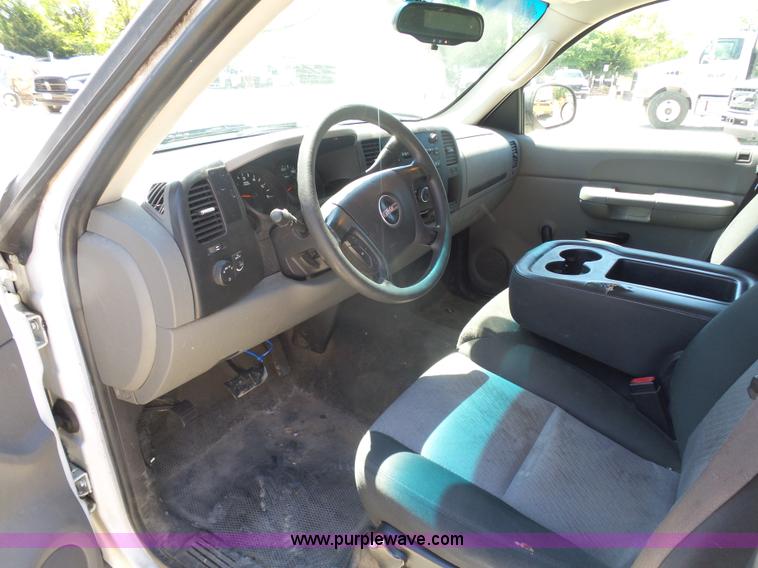 image for item L7035 2008 GMC Sierra 1500 pickup truck