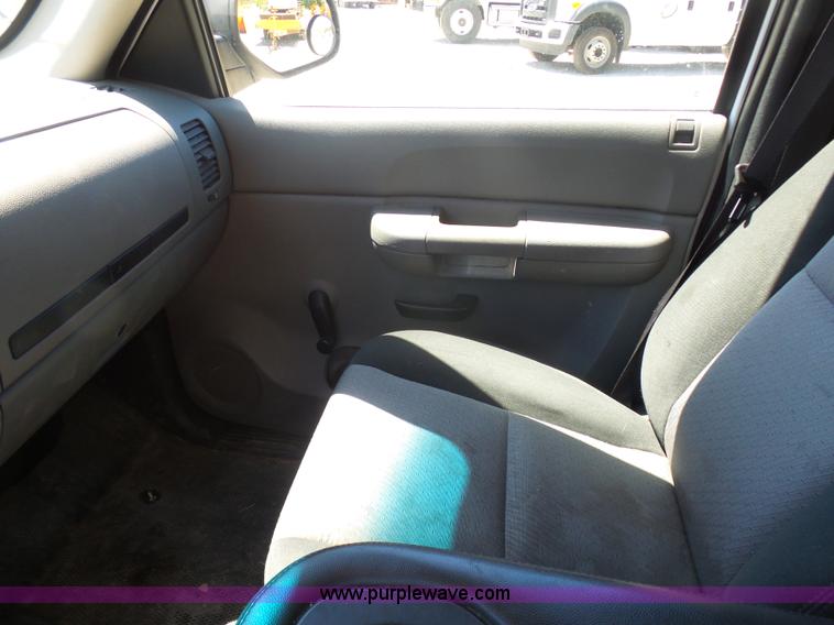 image for item L7035 2008 GMC Sierra 1500 pickup truck