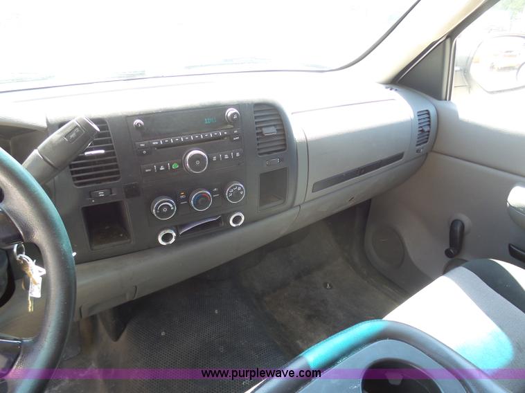 image for item L7035 2008 GMC Sierra 1500 pickup truck