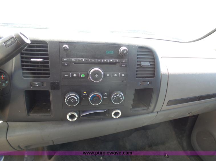 image for item L7035 2008 GMC Sierra 1500 pickup truck