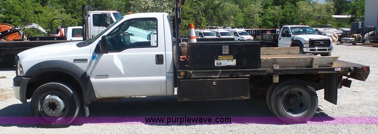 image for item L7036 2007 Ford F550 Super Duty XL flatbed pickup truck