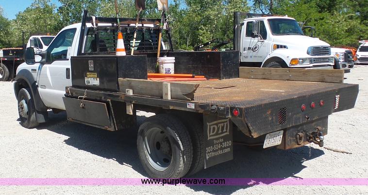 image for item L7036 2007 Ford F550 Super Duty XL flatbed pickup truck