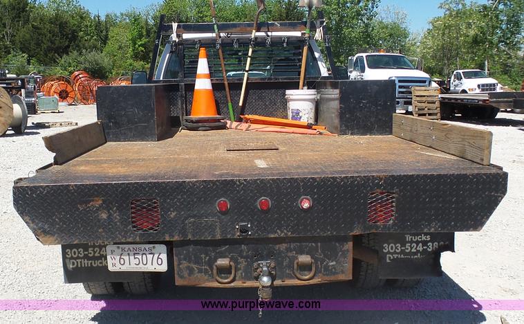 image for item L7036 2007 Ford F550 Super Duty XL flatbed pickup truck