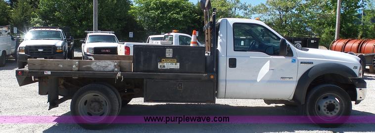 image for item L7036 2007 Ford F550 Super Duty XL flatbed pickup truck