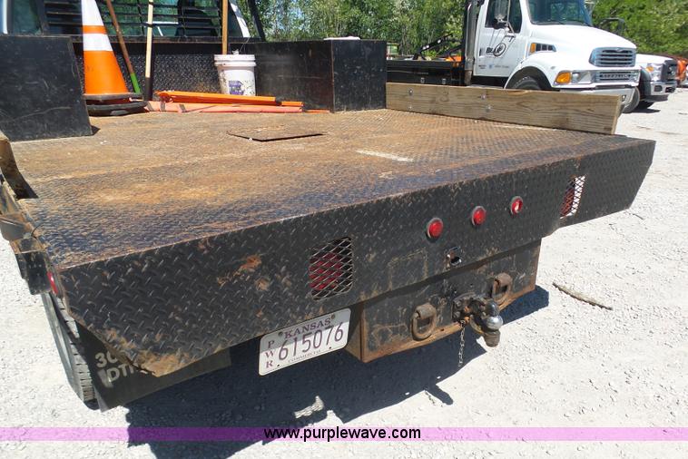 image for item L7036 2007 Ford F550 Super Duty XL flatbed pickup truck