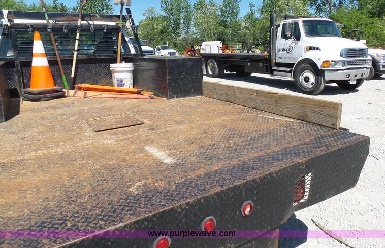 image for item L7036 2007 Ford F550 Super Duty XL flatbed pickup truck