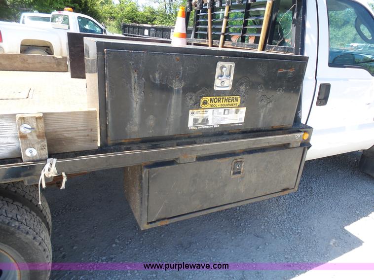 image for item L7036 2007 Ford F550 Super Duty XL flatbed pickup truck
