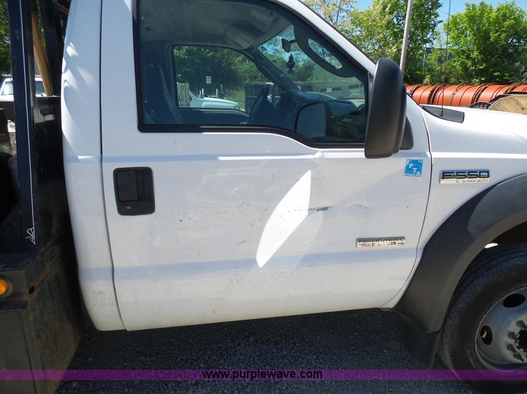 image for item L7036 2007 Ford F550 Super Duty XL flatbed pickup truck