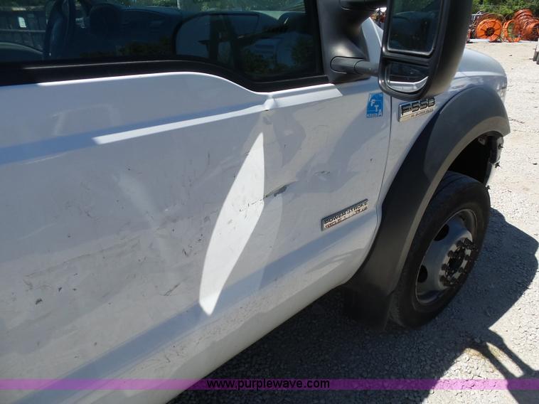 image for item L7036 2007 Ford F550 Super Duty XL flatbed pickup truck