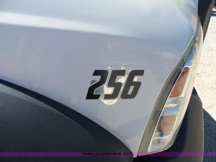 image for item L7036 2007 Ford F550 Super Duty XL flatbed pickup truck