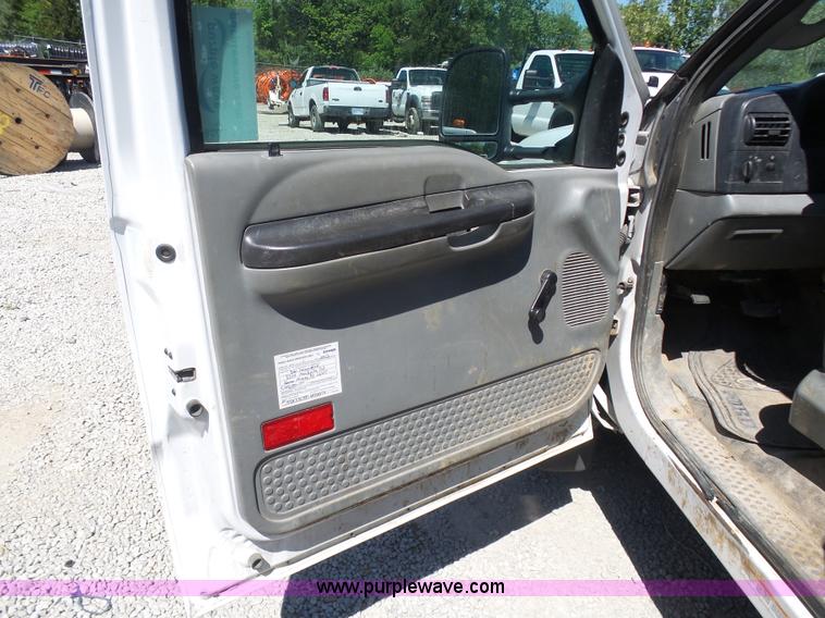 image for item L7036 2007 Ford F550 Super Duty XL flatbed pickup truck