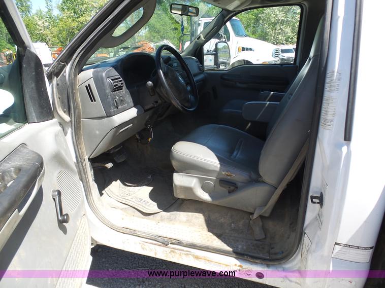 image for item L7036 2007 Ford F550 Super Duty XL flatbed pickup truck