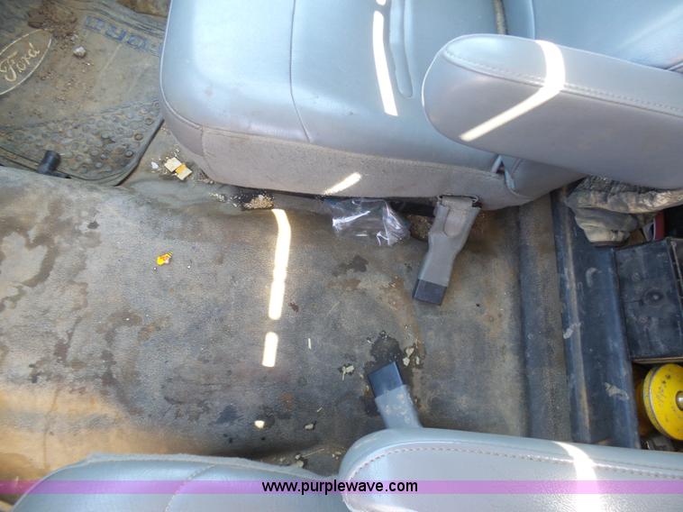 image for item L7036 2007 Ford F550 Super Duty XL flatbed pickup truck