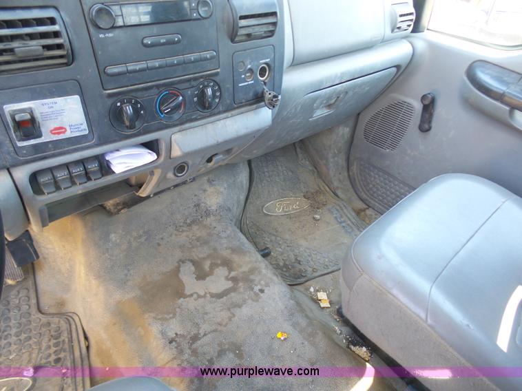 image for item L7036 2007 Ford F550 Super Duty XL flatbed pickup truck