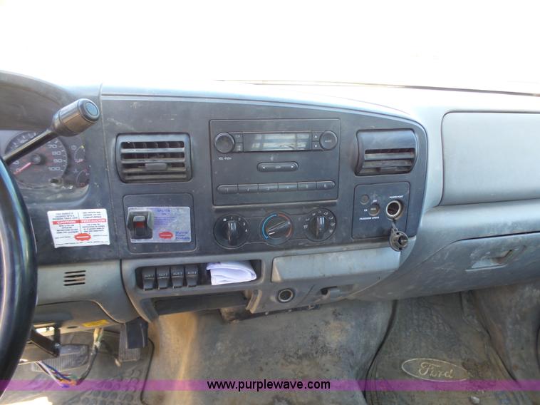 image for item L7036 2007 Ford F550 Super Duty XL flatbed pickup truck