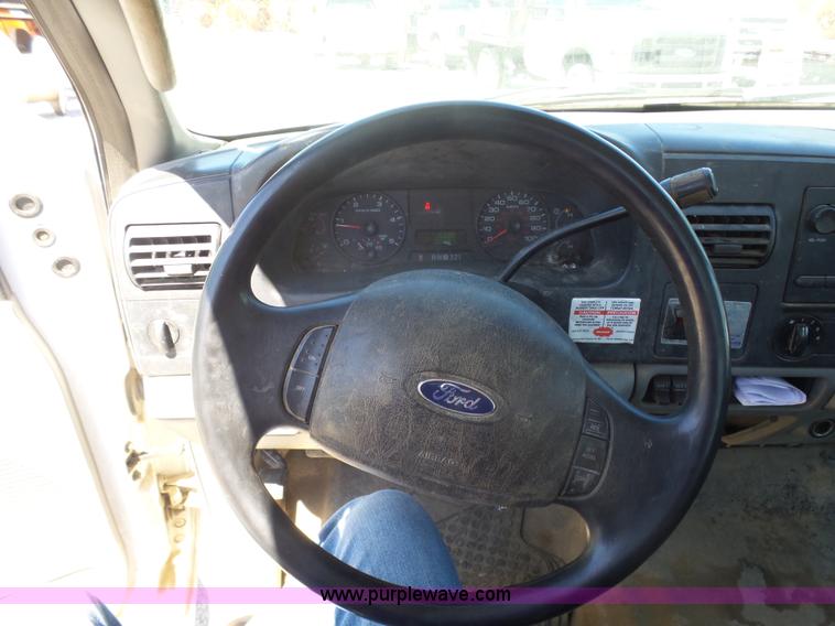 image for item L7036 2007 Ford F550 Super Duty XL flatbed pickup truck