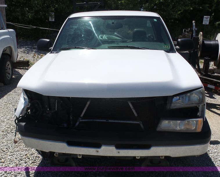 image for item L7037 2006 Chevrolet Silverado 1500 pickup truck