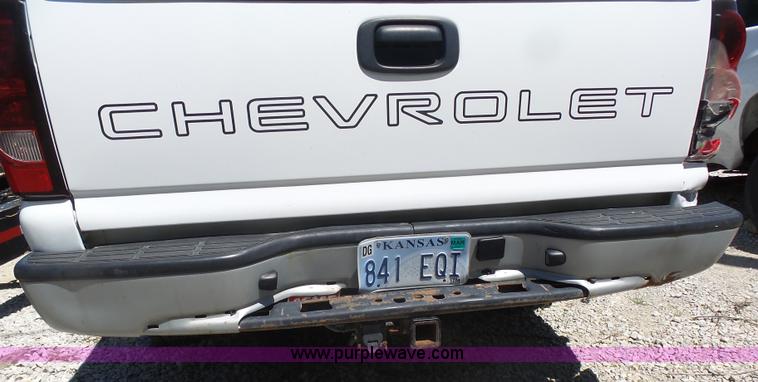 image for item L7037 2006 Chevrolet Silverado 1500 pickup truck
