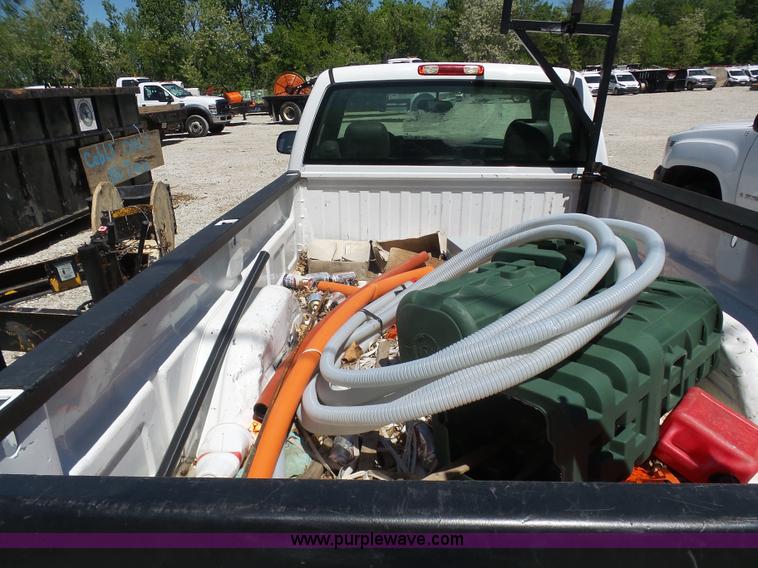 image for item L7037 2006 Chevrolet Silverado 1500 pickup truck