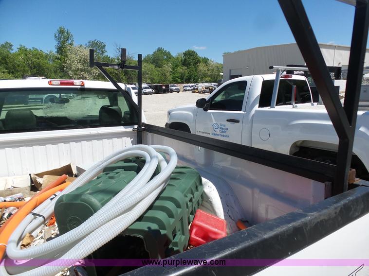 image for item L7037 2006 Chevrolet Silverado 1500 pickup truck