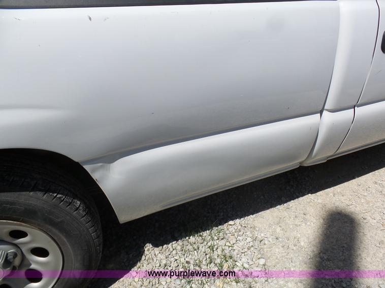 image for item L7037 2006 Chevrolet Silverado 1500 pickup truck