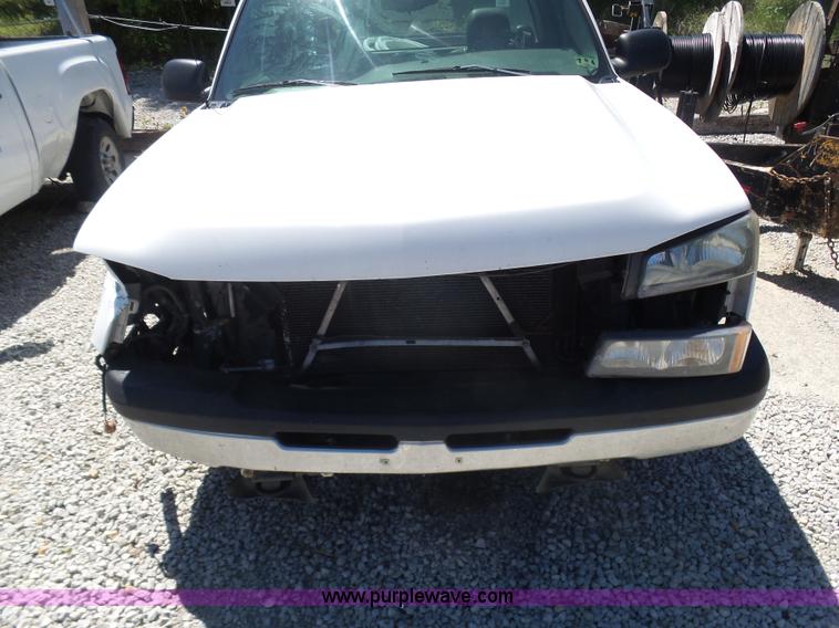 image for item L7037 2006 Chevrolet Silverado 1500 pickup truck