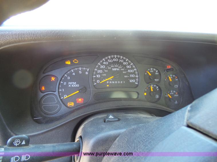 image for item L7037 2006 Chevrolet Silverado 1500 pickup truck