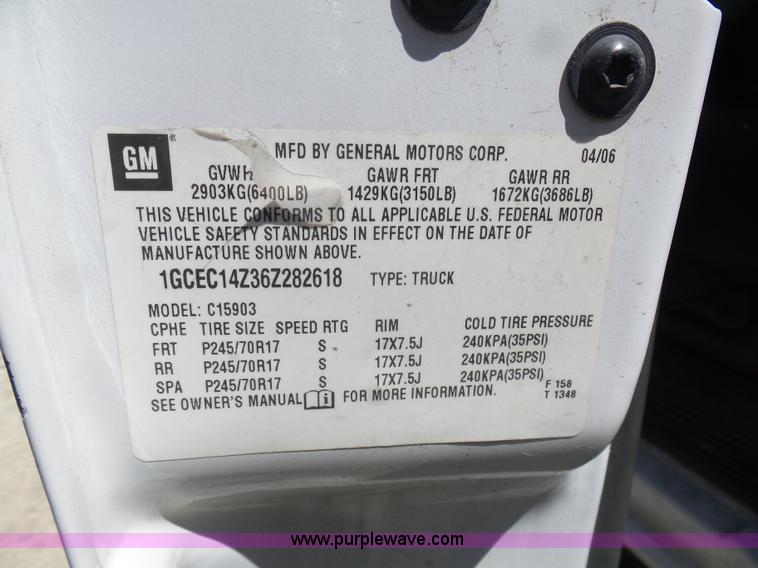 image for item L7037 2006 Chevrolet Silverado 1500 pickup truck