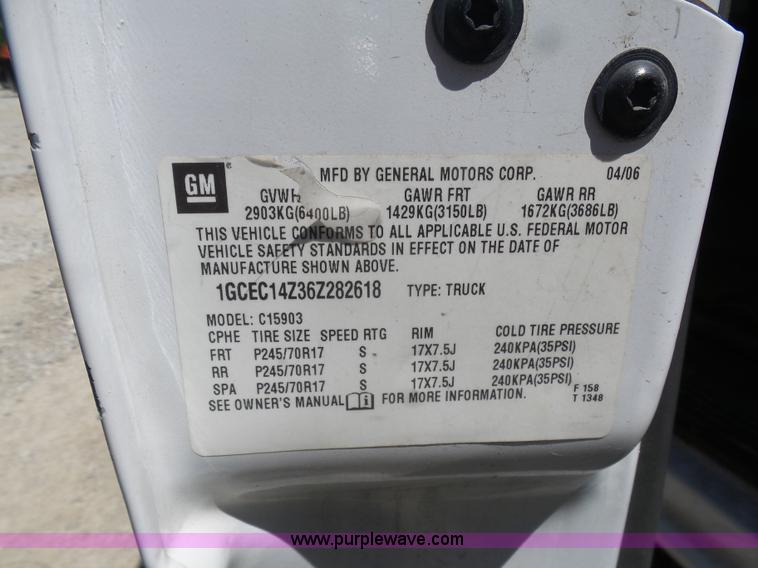 image for item L7037 2006 Chevrolet Silverado 1500 pickup truck