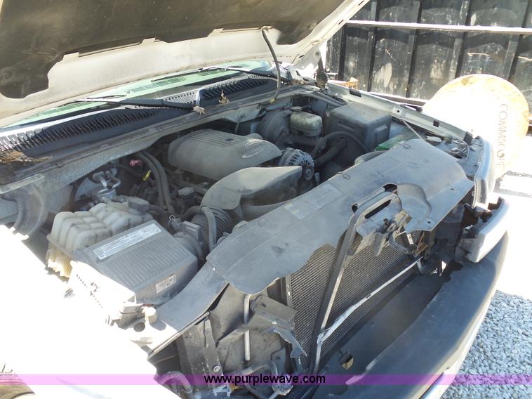 image for item L7037 2006 Chevrolet Silverado 1500 pickup truck