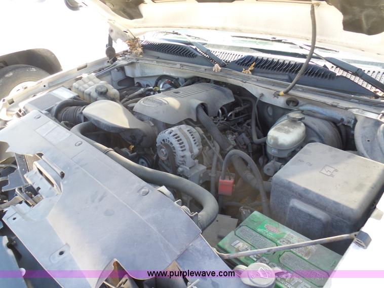 image for item L7037 2006 Chevrolet Silverado 1500 pickup truck