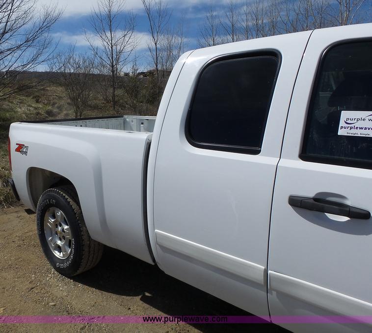 image for item L7159 2008 Chevrolet Silverado 1500 Ext. Cab pickup truck