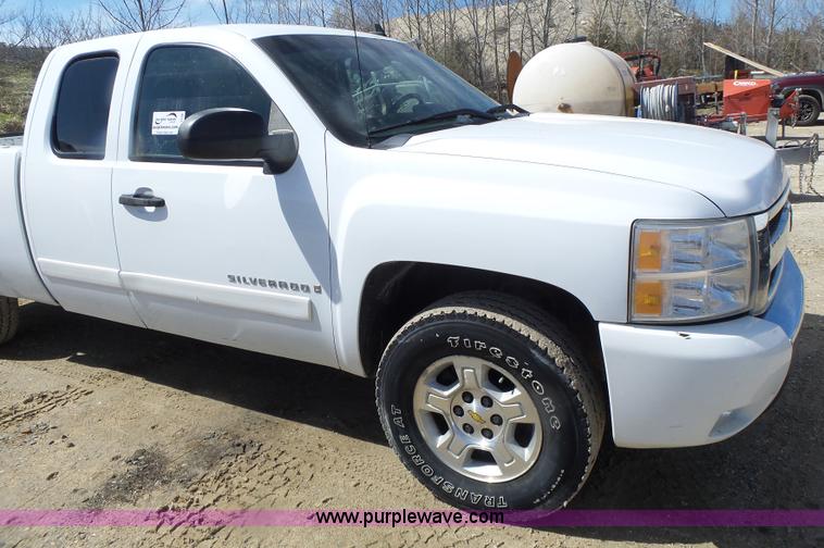 image for item L7159 2008 Chevrolet Silverado 1500 Ext. Cab pickup truck
