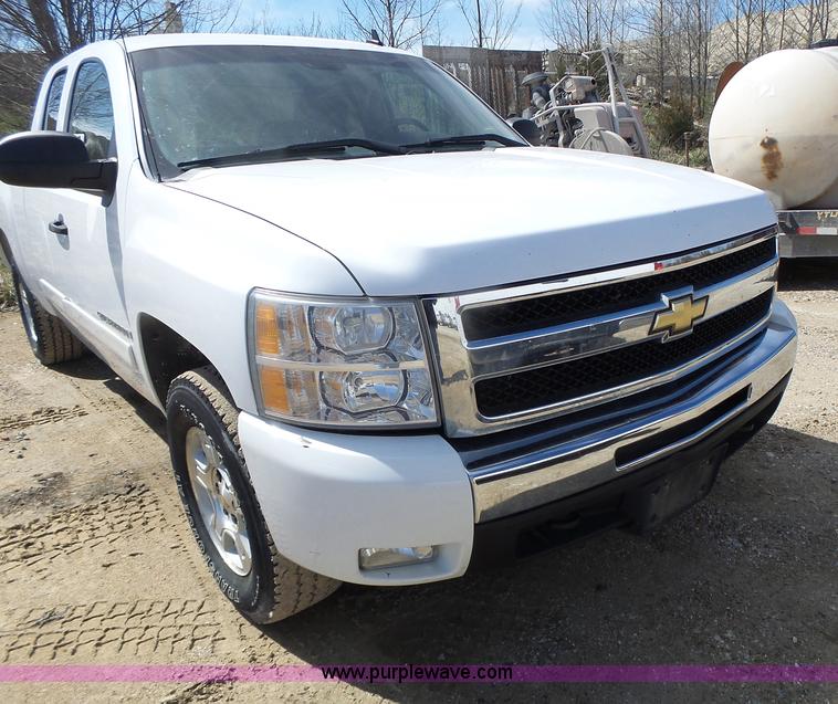 image for item L7159 2008 Chevrolet Silverado 1500 Ext. Cab pickup truck