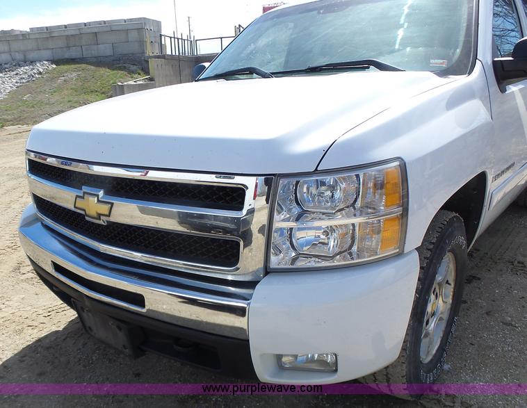 image for item L7159 2008 Chevrolet Silverado 1500 Ext. Cab pickup truck