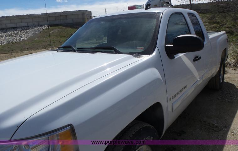 image for item L7159 2008 Chevrolet Silverado 1500 Ext. Cab pickup truck