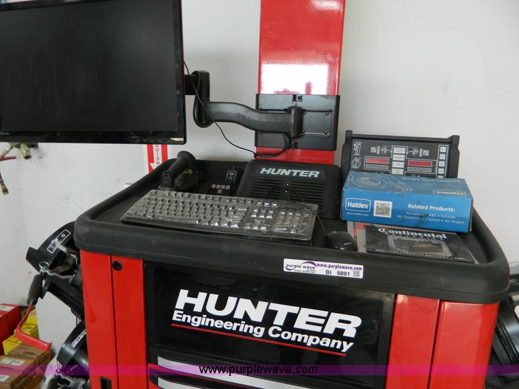 image for item BI9891 2015 Hunter wheel alignment machine