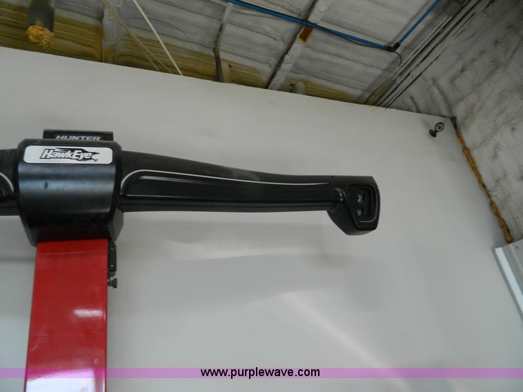 image for item BI9891 2015 Hunter wheel alignment machine