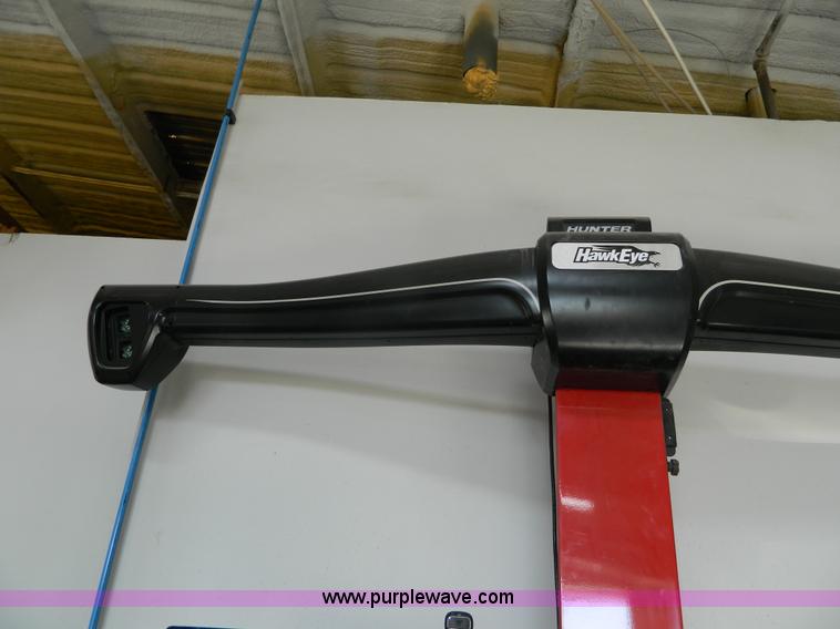 image for item BI9891 2015 Hunter wheel alignment machine