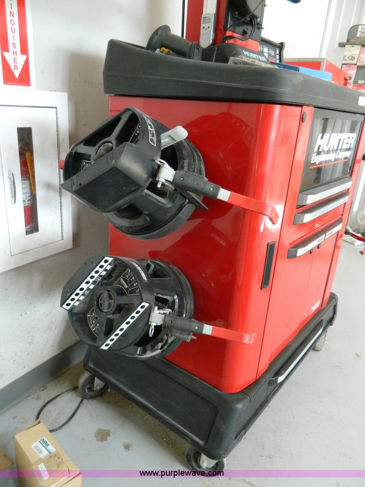 image for item BI9891 2015 Hunter wheel alignment machine